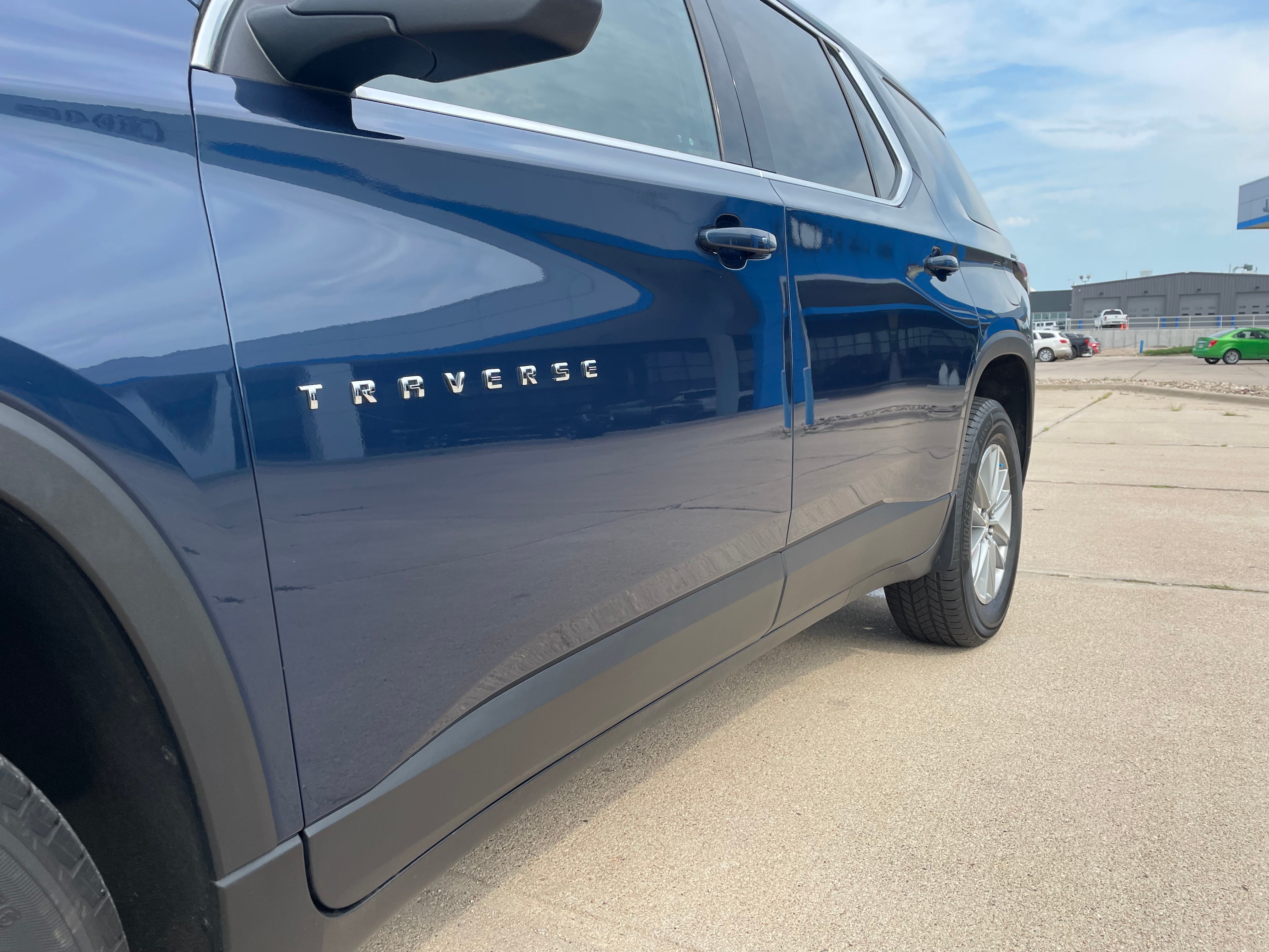 2023 Chevrolet Traverse LT Cloth