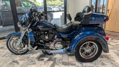 2018 HARLEY-DAV Tri Glide Base