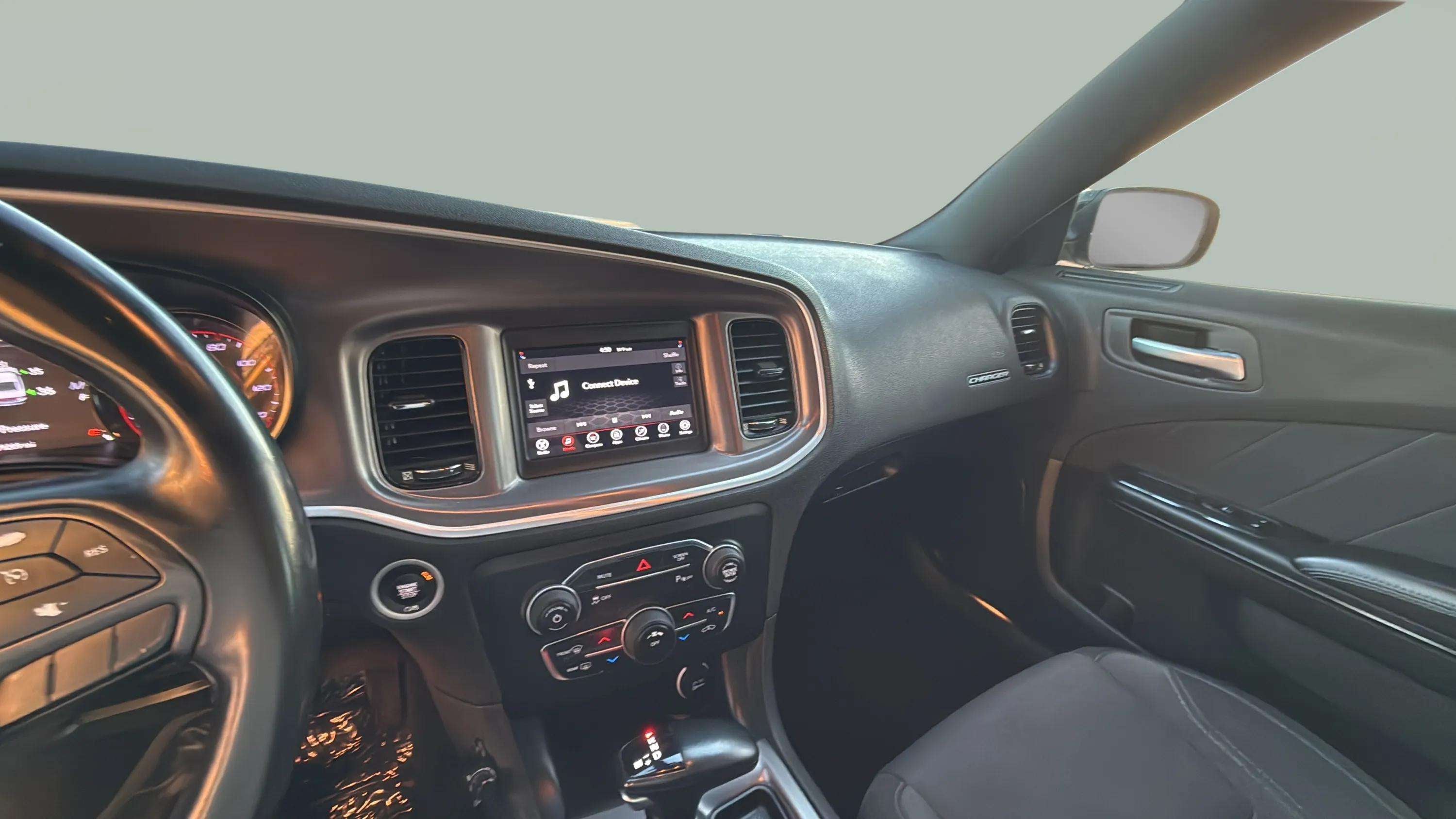 2019 Dodge Charger SXT