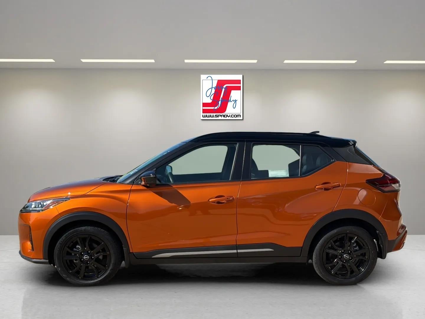2023 Nissan Kicks SR