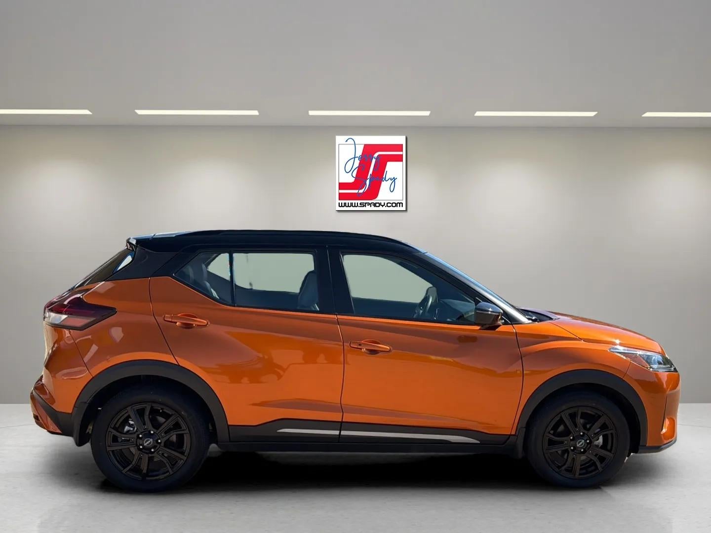 2023 Nissan Kicks SR